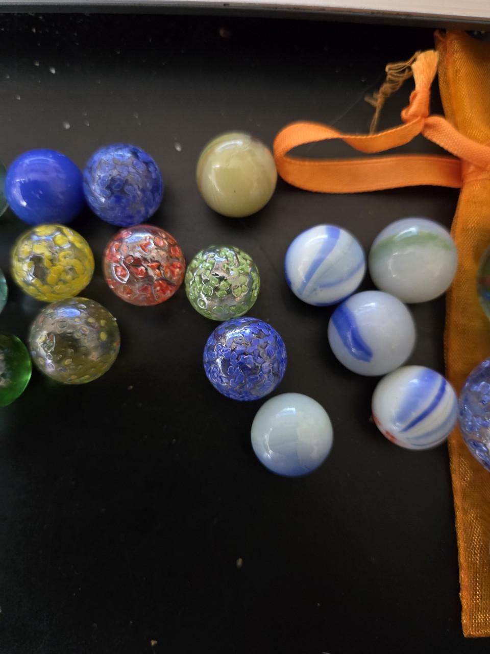 Knikkers. totaal: 58 stuks.