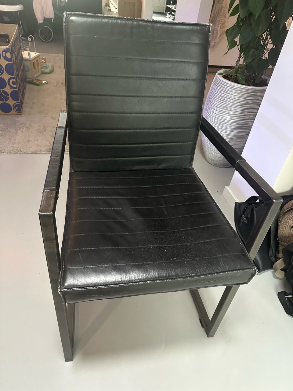 Eetkamerstoelen zwart/metaal 6st.