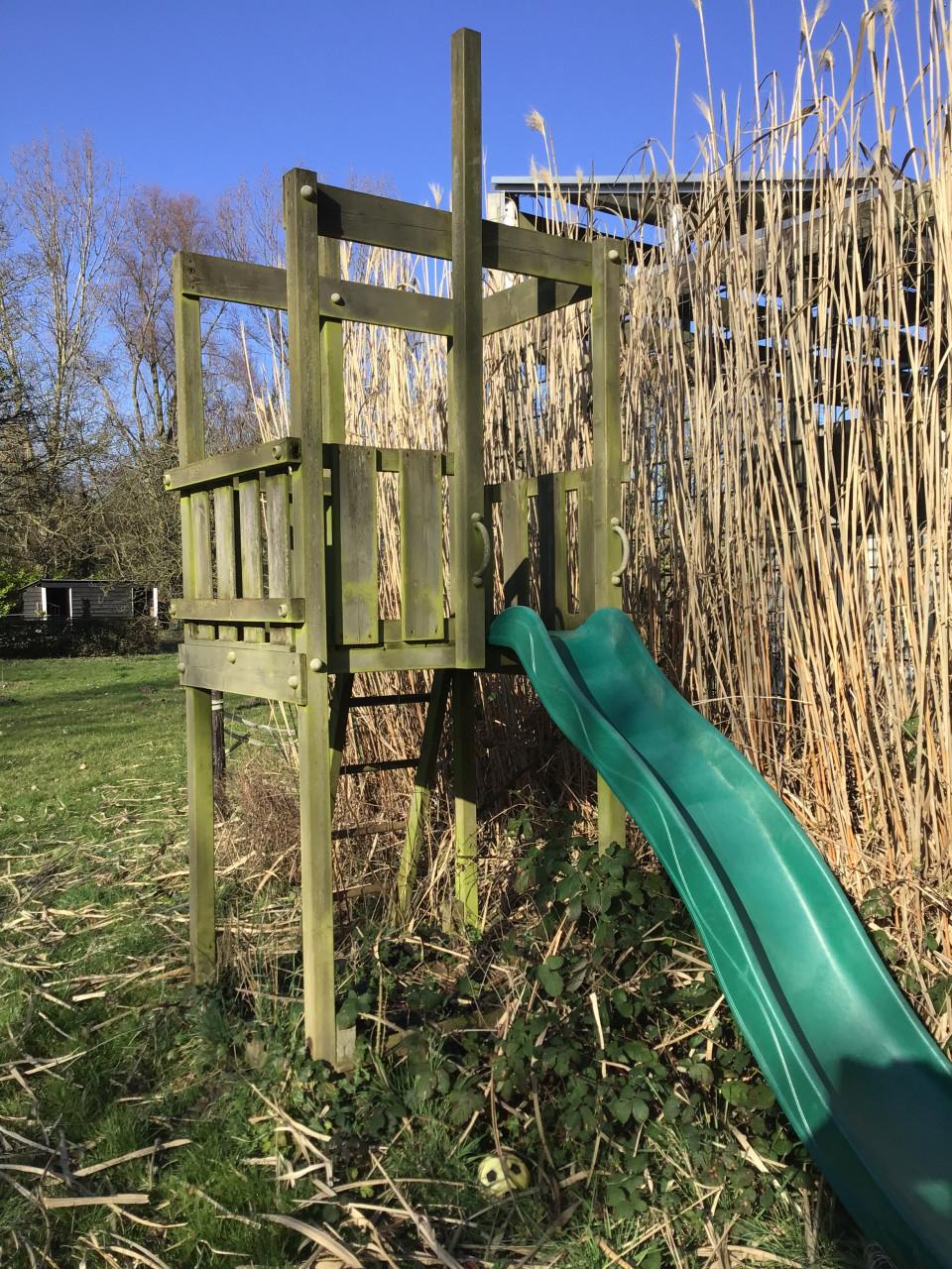 Houten Speelhuisje met glijbaan
