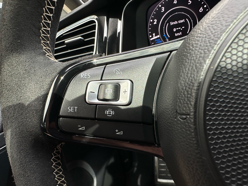 Volkswagen Golf 2.0 tsi 4motion r // dealeronderhouden // pano //