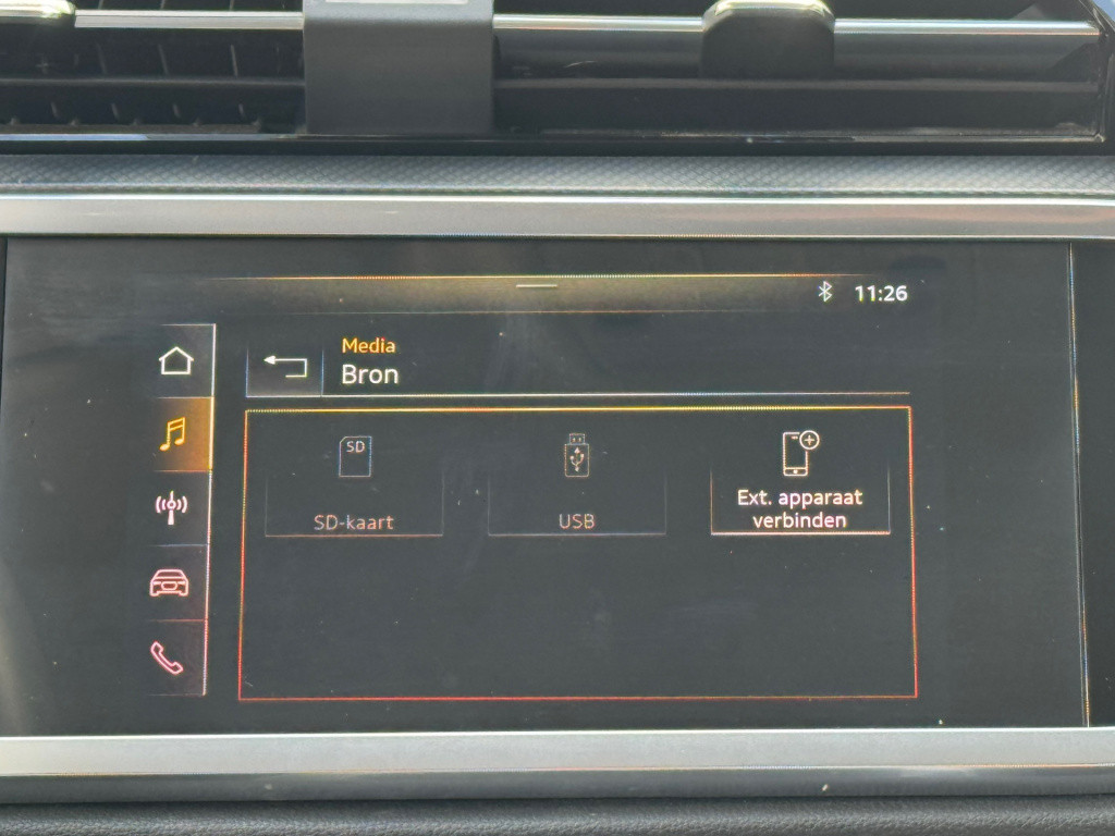 Audi Q3 35 tfsi design luxe * trekhaak * sportstoelen* carplay