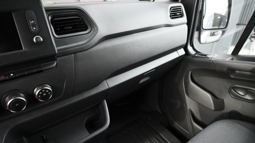 Renault Master t35 2.3 dci 135 l2h2 comfort | direct leverbaar | navigatie 