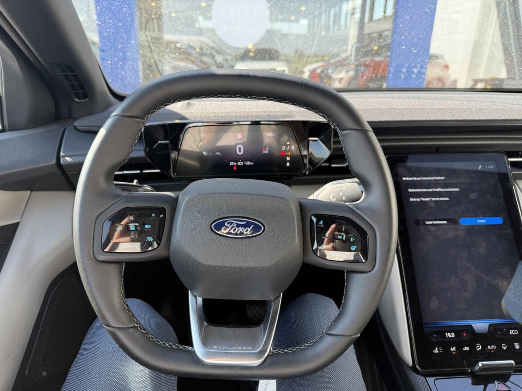 Ford Explorer premium extended range rwd 77 kwh 20'' lmv | panoramadak | hu