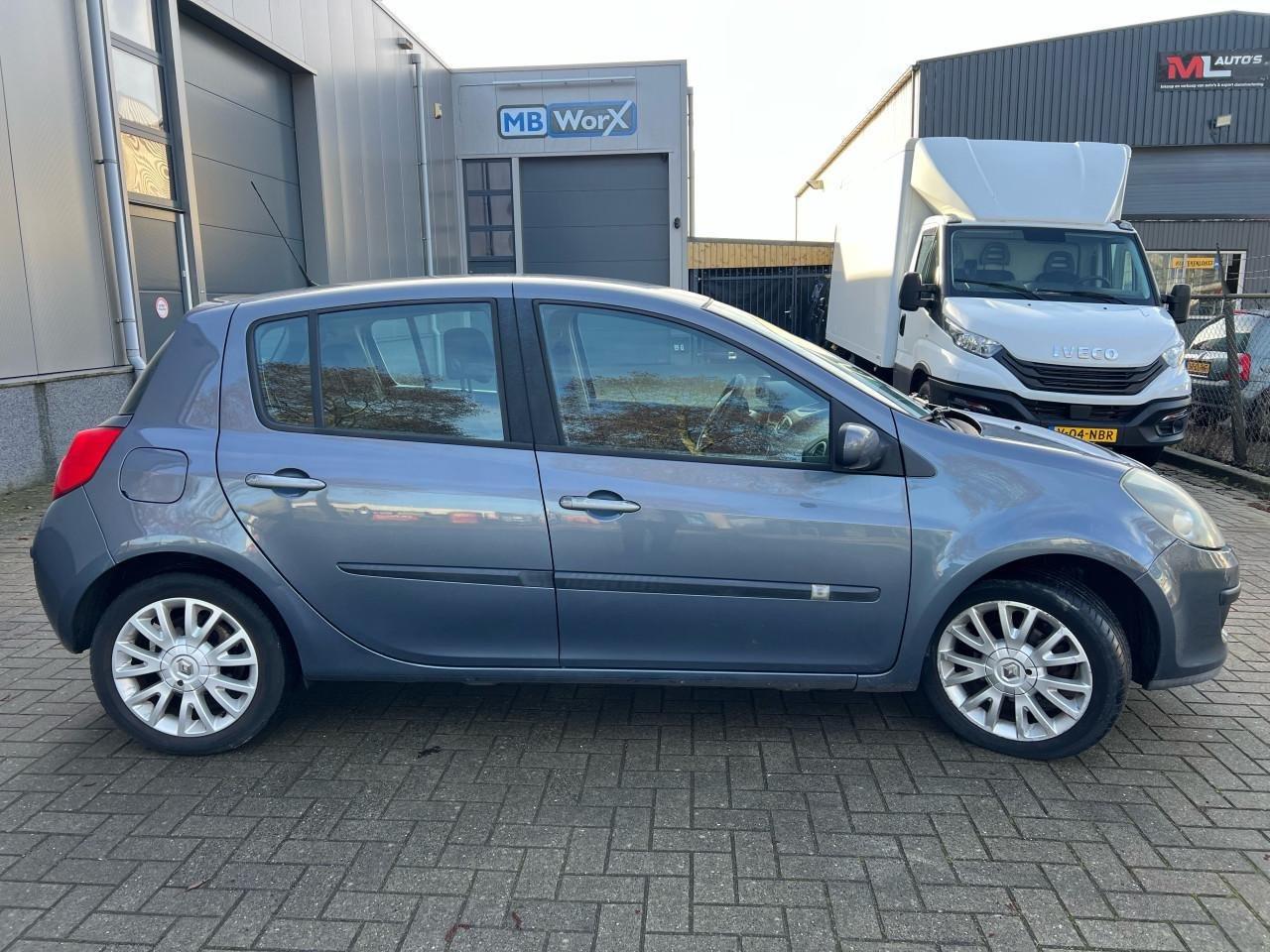 Renault Clio 1.4-16V Airco/ Cruise Jaar Apk