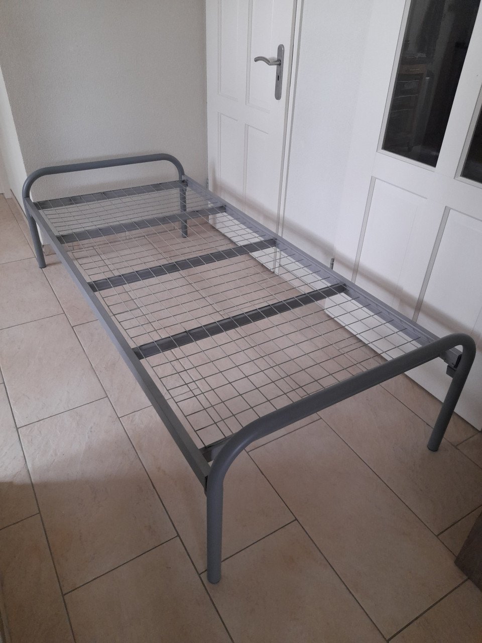 Metalen 1 Persoons bed  (in goede staat )