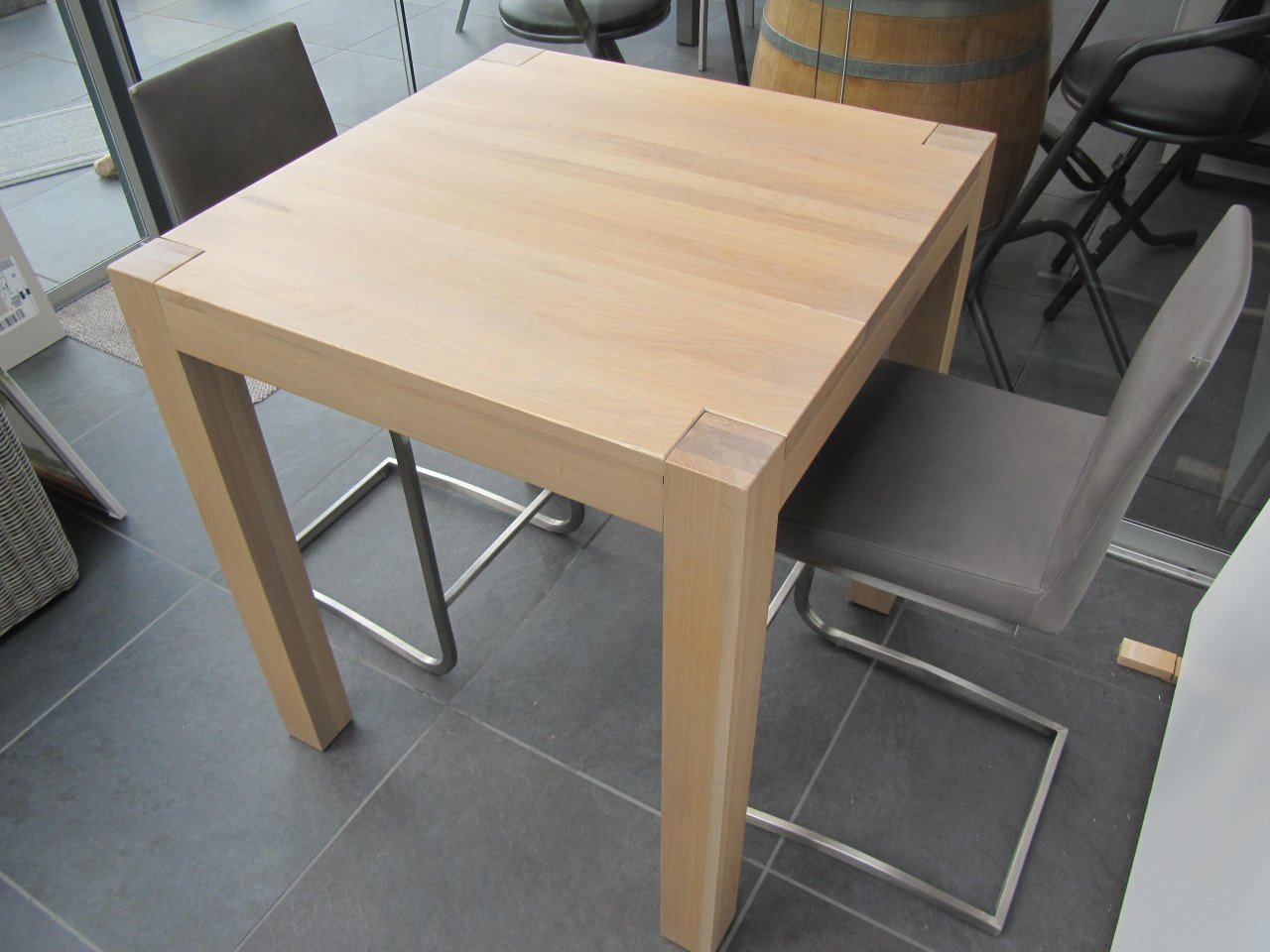 Bartafel en 2 stoelen