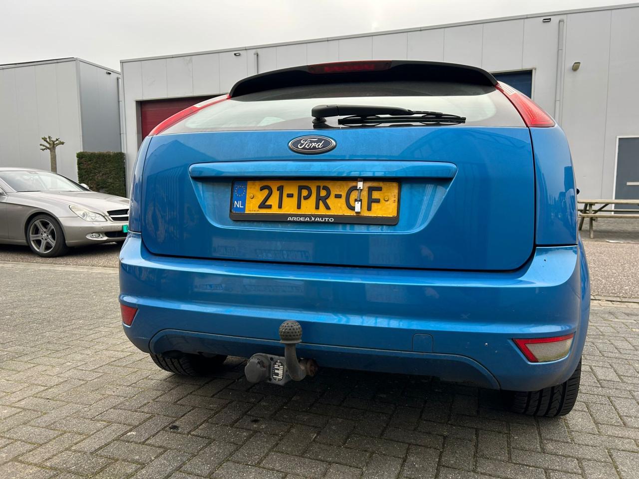 Ford Focus 2.0-16V Ghia FULL OPTION!