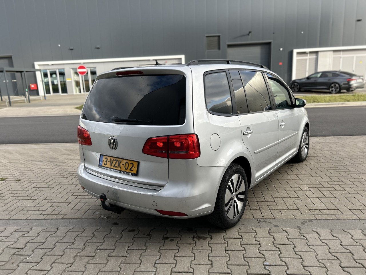 Volkswagen Touran 1.6 TDI Comfort/APK/DSG/GRIJS KENTEKEN/