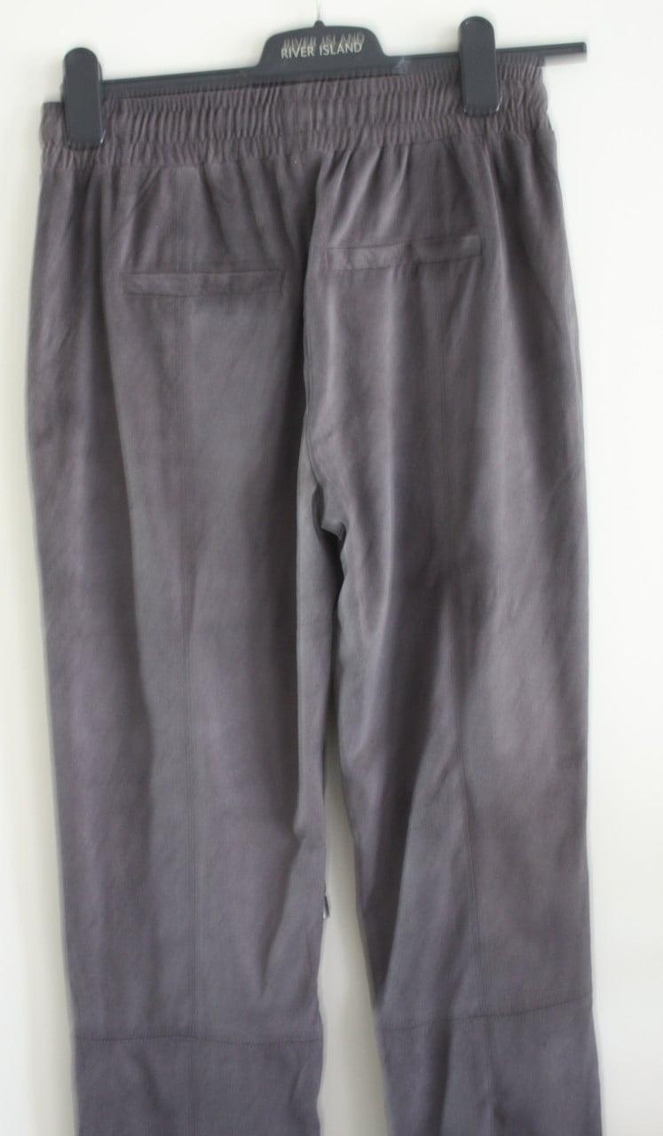 Nieuwe grijze suedelook broek met elastische tailleband maat s