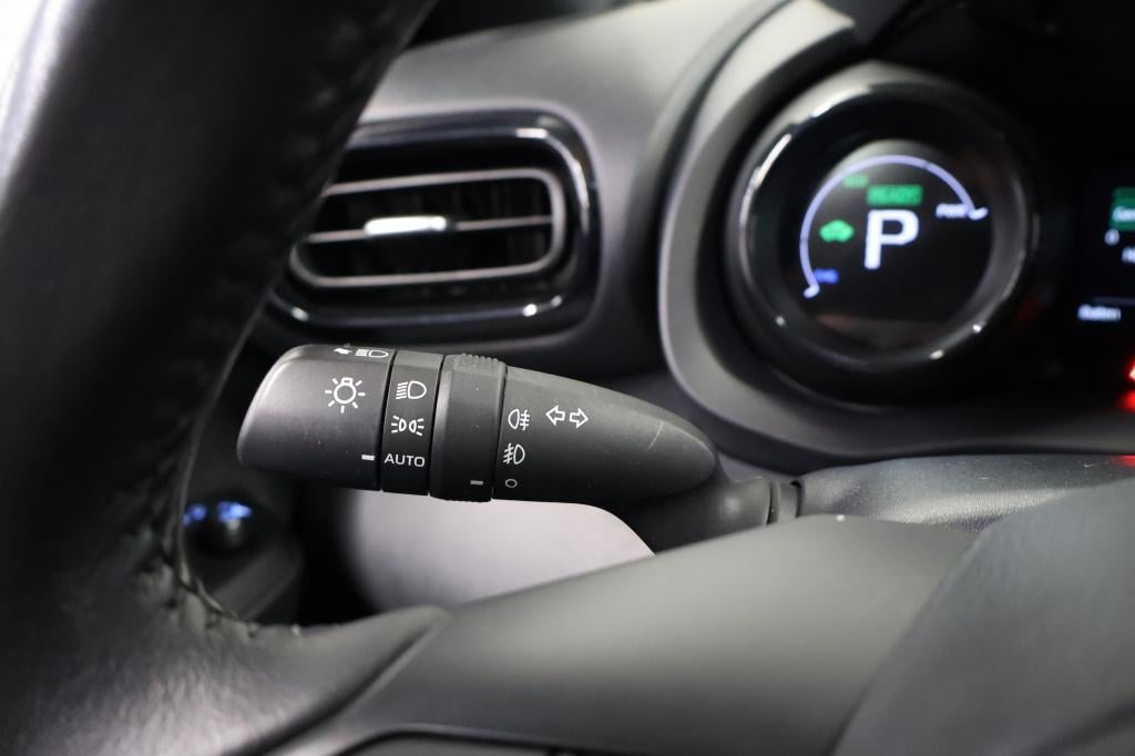 Toyota Yaris 1.5 hybrid launch edition nl auto