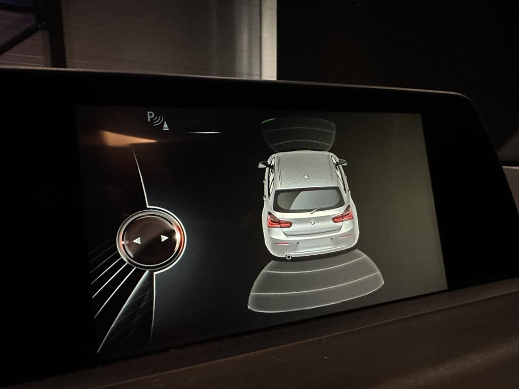 BMW 1 Serie 116i executive *pdcv&a*navi*trekhaak*