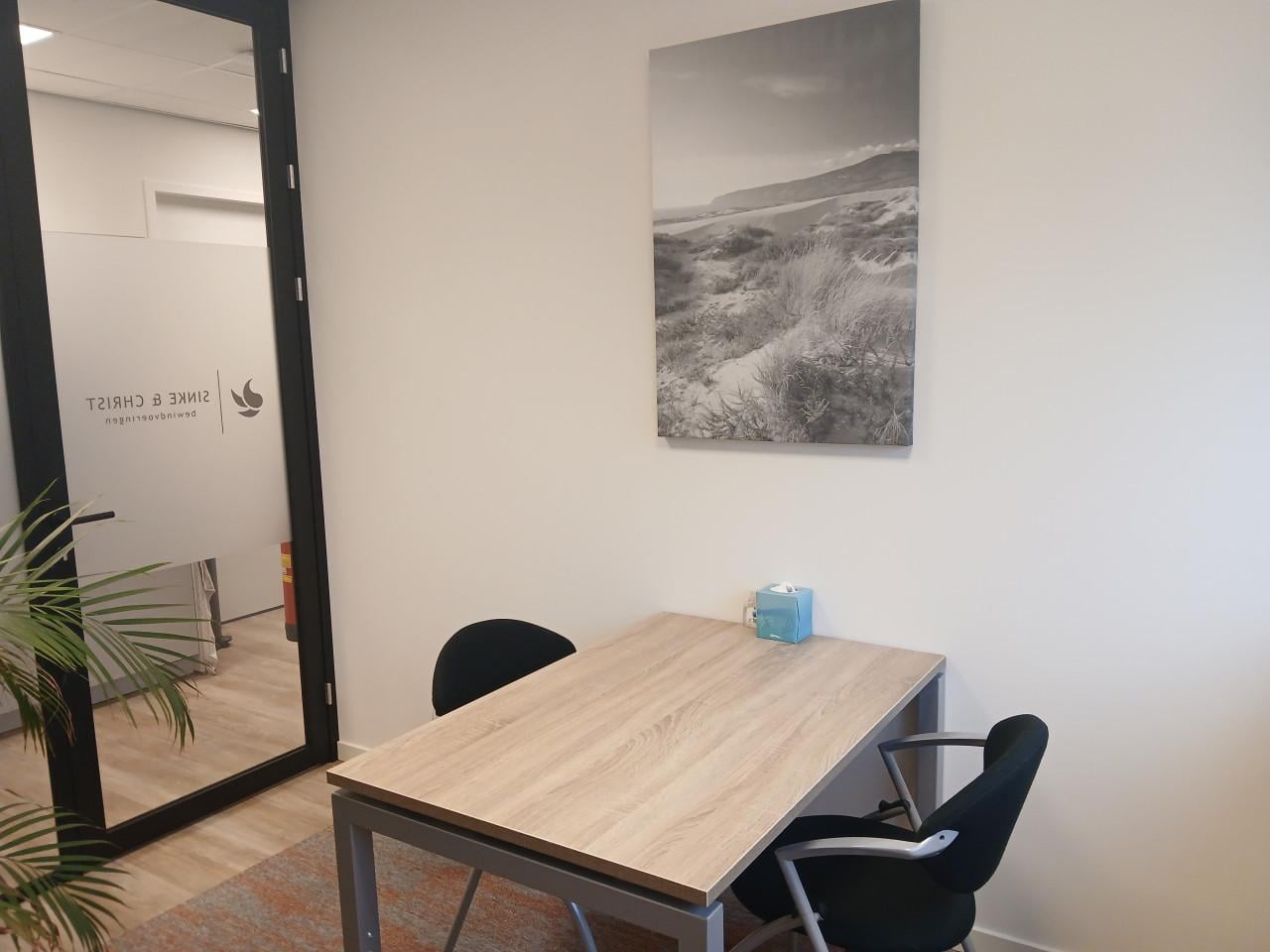 TE HUUR | Kantoorkamer + vergaderruimte in Middelburg (€ 699,- all in)