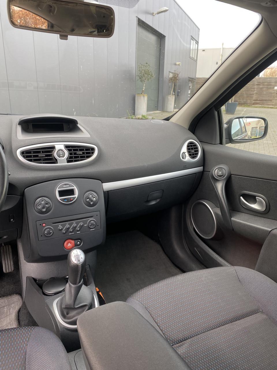 Renault Clio 1.2 TCE 100 Estate 2008 Zwart | 124.448 KM NAP | NIEUWE APK!