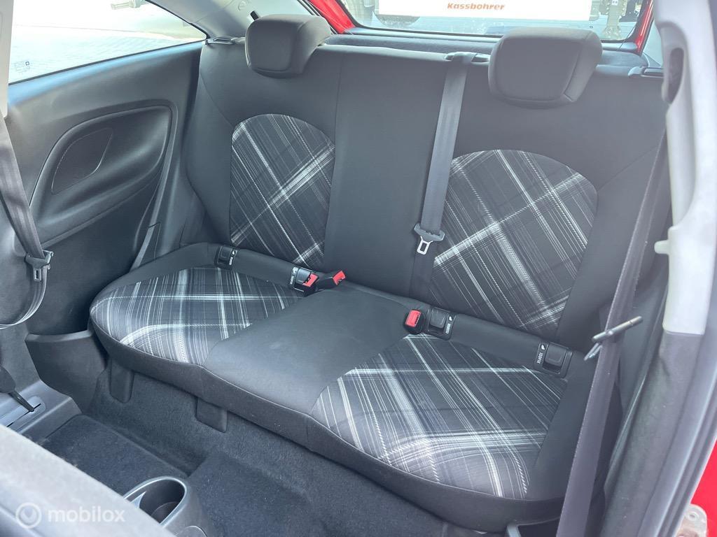 Opel Corsa 1.4 color edition