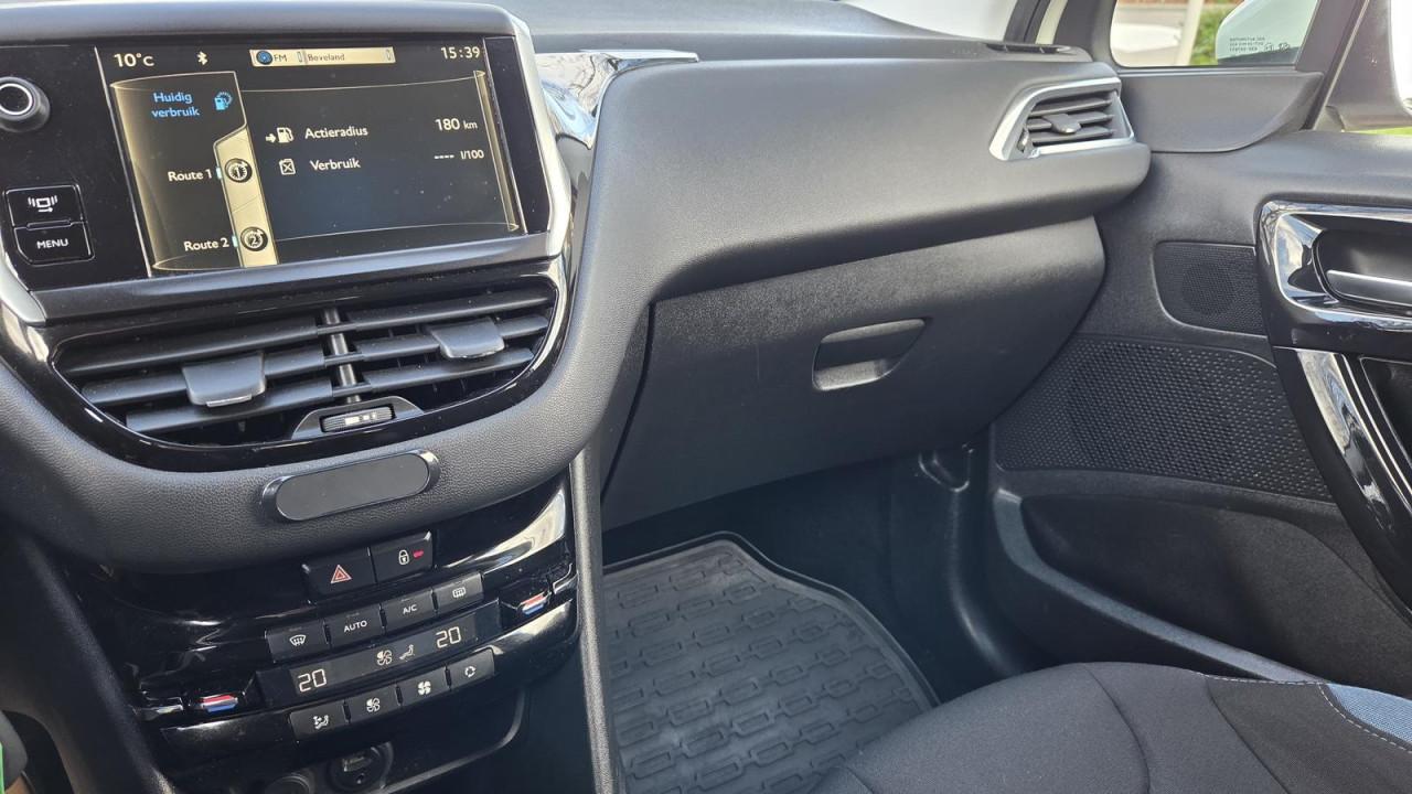 Peugeot 208 1.2 VTi Allure |PANO DAK|NIEUWE APK 03/27