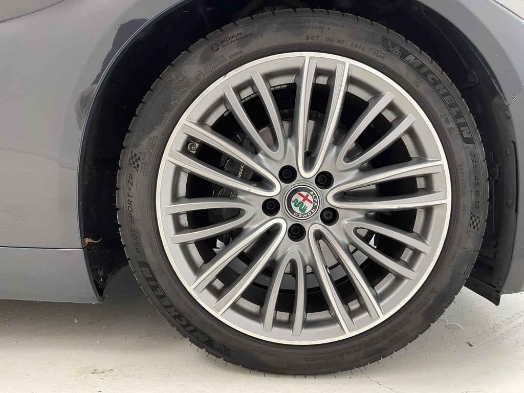 Alfa Romeo Giulia 2.0t super | colore esterno | trekhaak | 19'' | leder