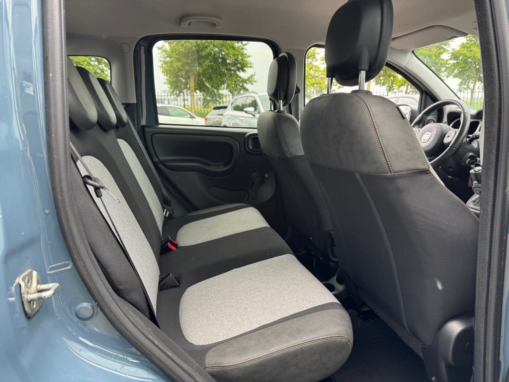 Fiat Panda 1.0 hybrid cross * stoel + voorruit verwarming * airco * bluetoo