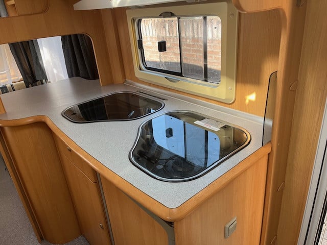 Mooie Tec 460 caravan , aparte bedden . 2008