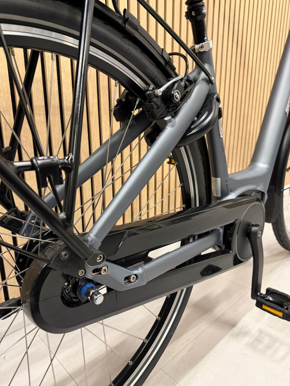 Velo de Ville Premium Bosch Active Line Plus 45CM 5941KM 400Wh