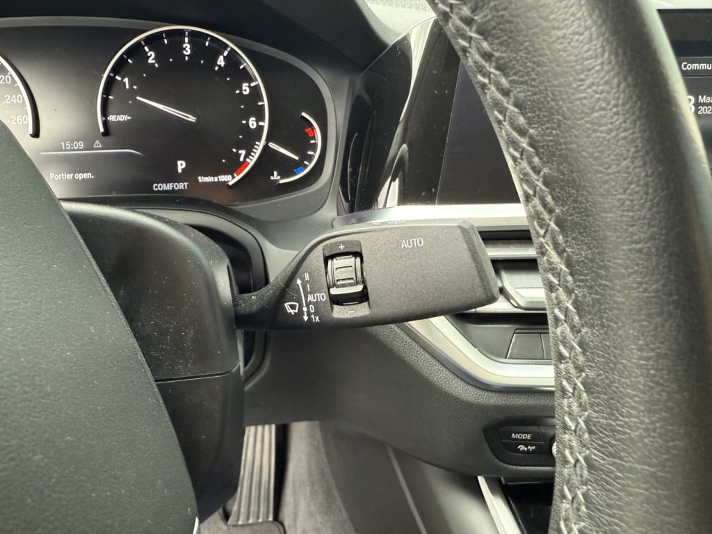 BMW 3-serie 320i automaat high executive sedan