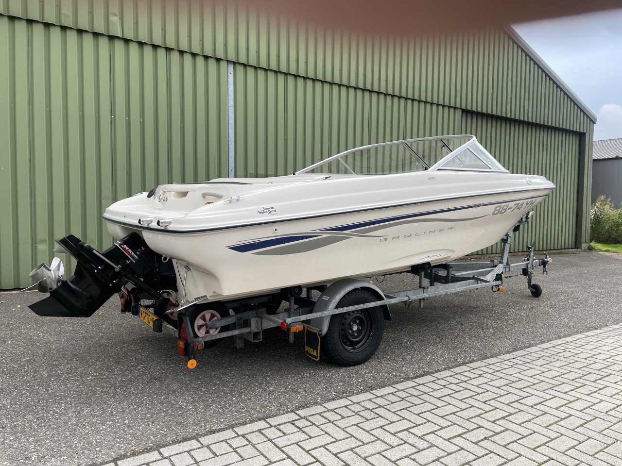 Mooie Bayliner Capri sport 185 speedboot 3.0 mercruiser