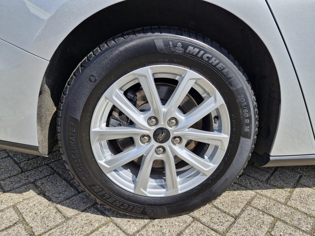 Ford Focus wagon ecoboost 100 pk connected