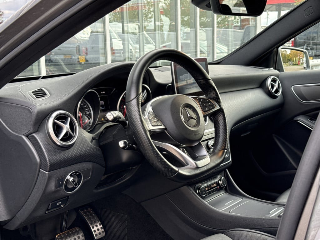 Mercedes-Benz A-Klasse 180 amg night edition plus | h&k | carplay | leder |