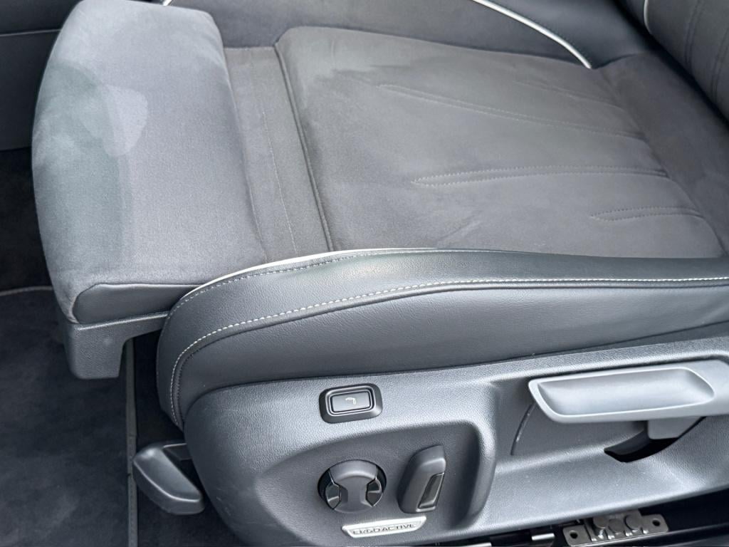 Volkswagen Passat variant 1.5 ehybrid business | dode hoek | camera | trekh