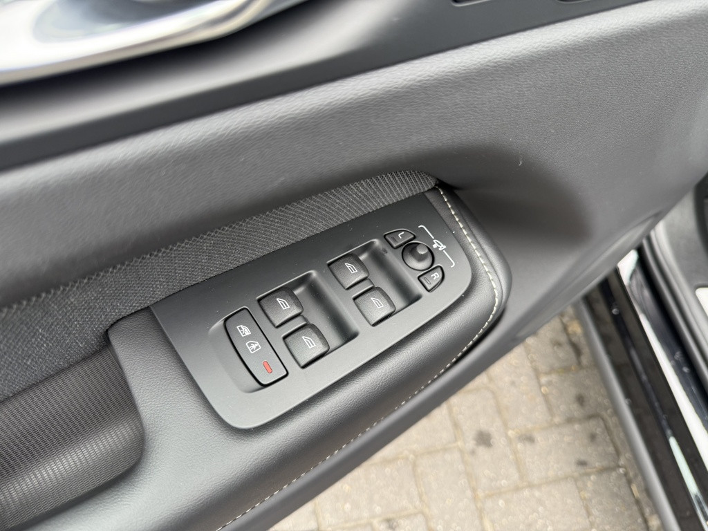 Volvo XC60 t8 455pk recharge black edition| panodak| trekhaak| adap.cruise|
