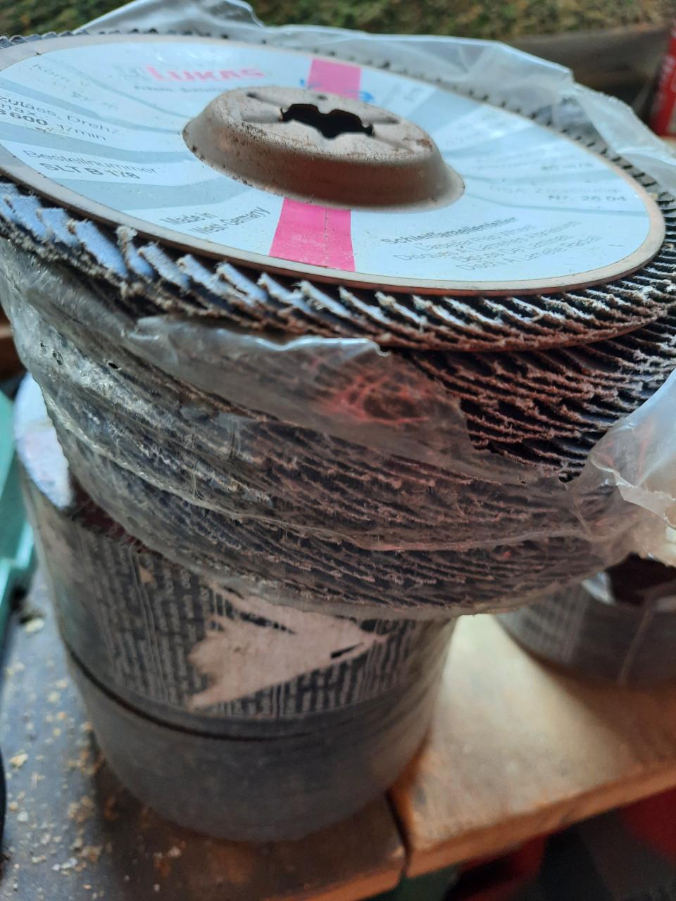 Partij slijpschijven diverse maten, zie foto’s.