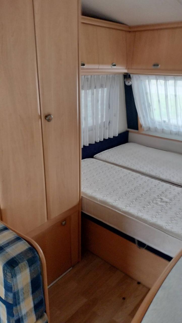 HOBBY 400 SB met voortent en luifel