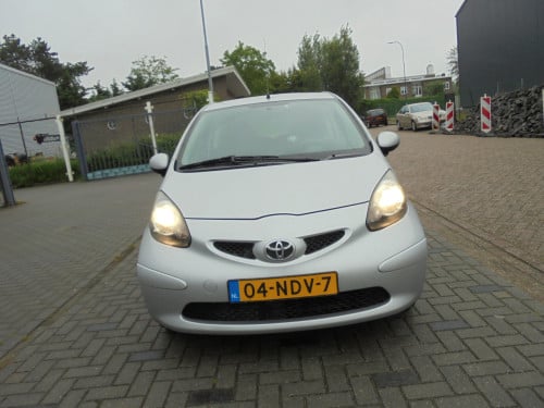 Aygo 1.0-12V drie deur Bwjr.2009 Apk vol jaar N.A.P leuke nette auto € 3250