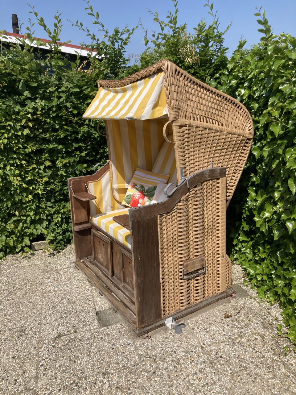 Strandbank met luifel