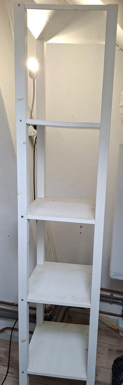 Houten (badkamer) rek