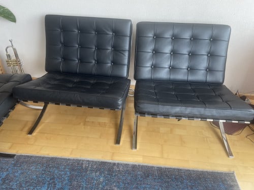 3 Barcelona stoelen en 1 voetenbank