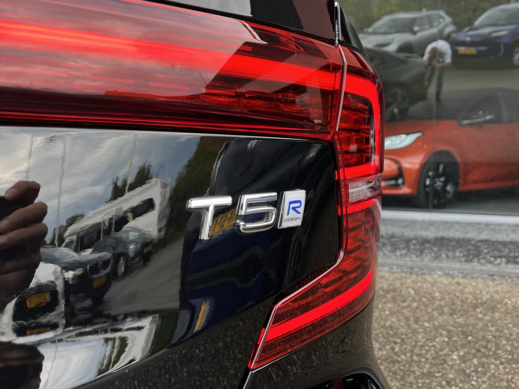 Volvo S60 2.0 t5 r-design | pano | pilot assist | head-up | carplay | stuur