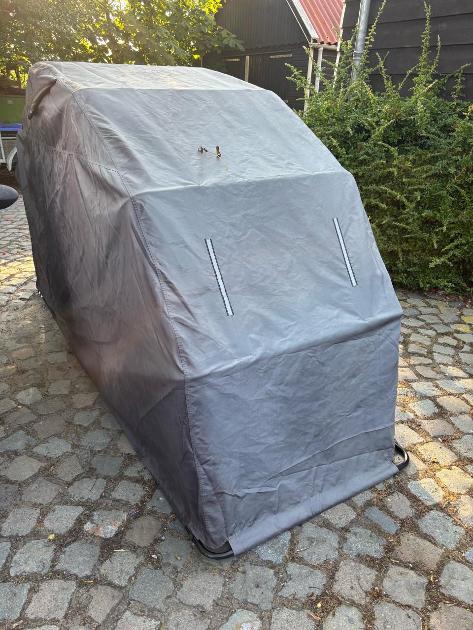 Motor tent