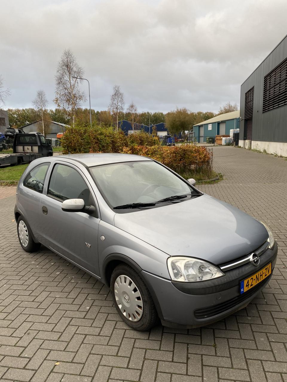 Opel Corsa 1.2 16V 3D Easytronic 2003 Grijs | 65.129 KM NAP | NIEUWE APK!