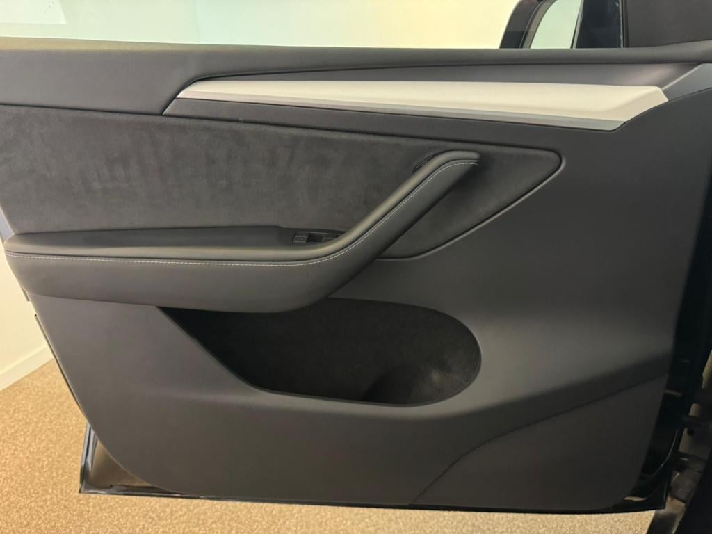 Tesla Model Y long range awd 75 kwh