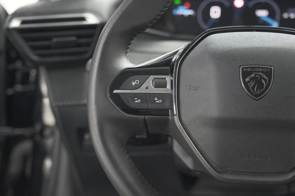 Peugeot 208 puretech 100 allure | parkeersensoren | navigatie | apple carpl