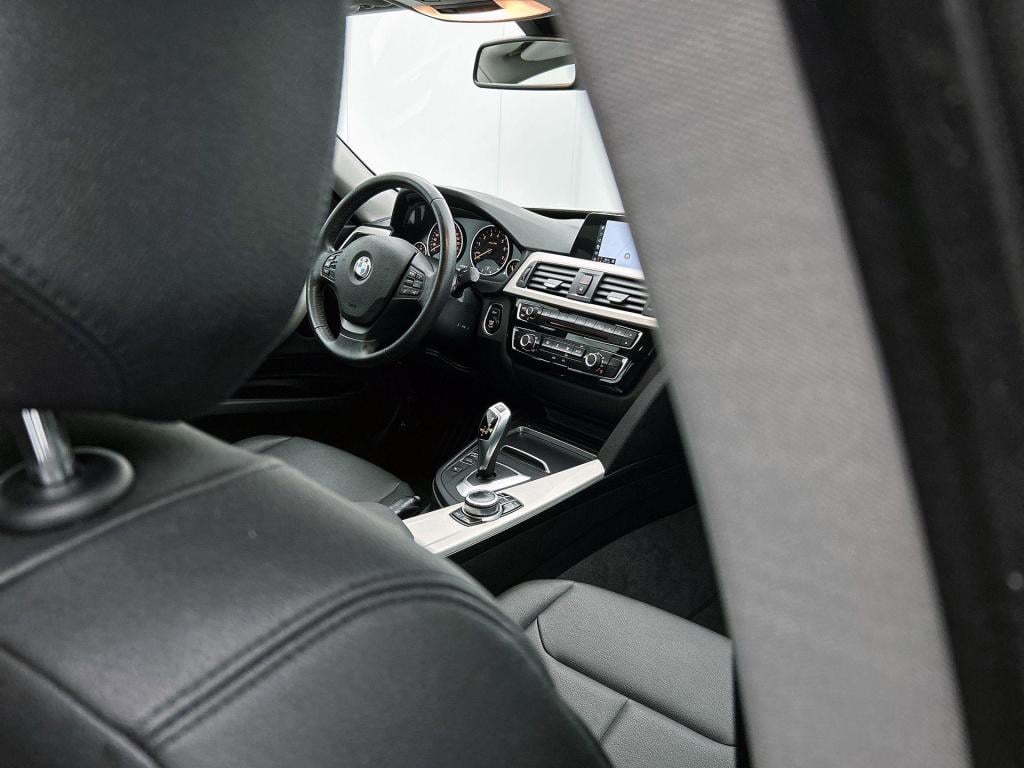 BMW 3-serie 320i xdrive executive | automaat | navigatie | leder | climate 