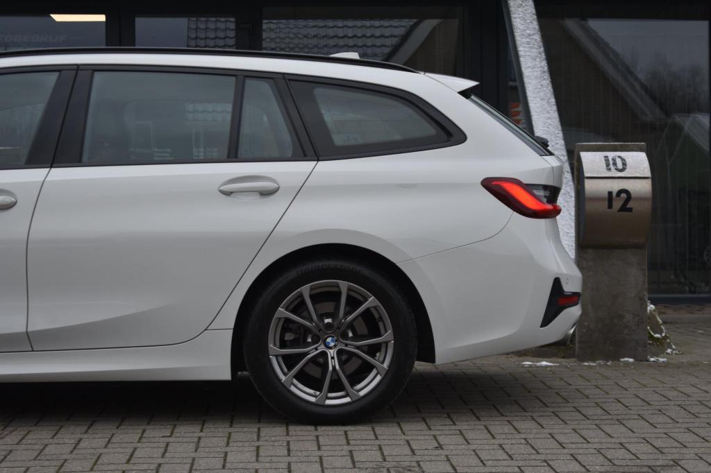 BMW 3-serie touring 318i high executive sport line | trekhaak | apple carpl
