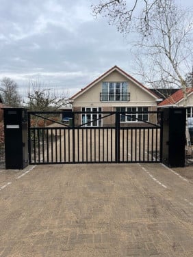 Voor al uw Inrijpoorten - Hekwerken en Tuinpoorten.