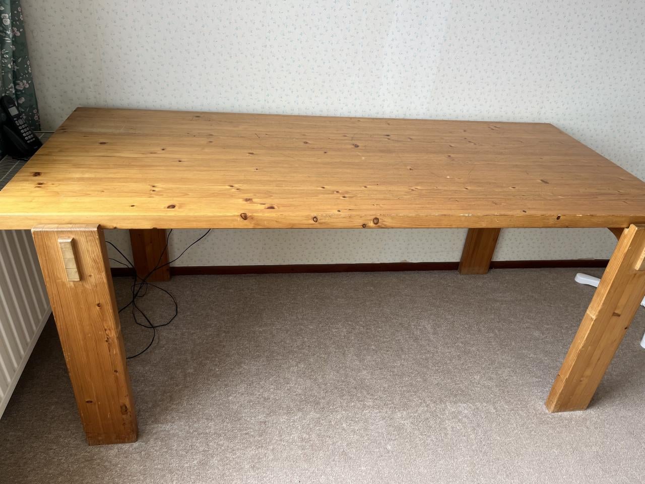 ## Lundia eetkamertafel met 4 houten klapstoelen  ##