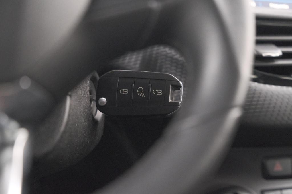 Peugeot 2008 puretech 110 blue lion | trekhaak | apple carplay | parkeersen