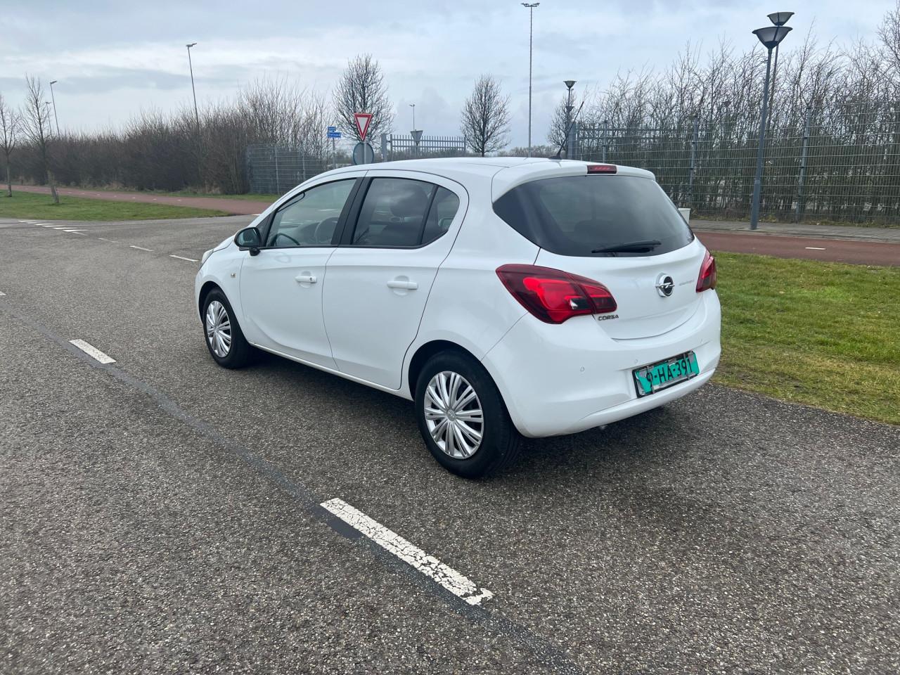 Opel Corsa uit 2018 met slechts 104.300 km, zeer fraai.