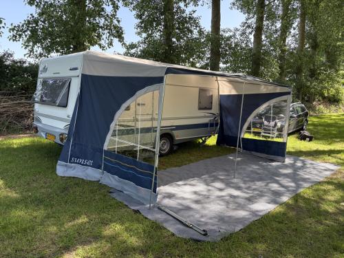 Caravanluifel met stalen frame