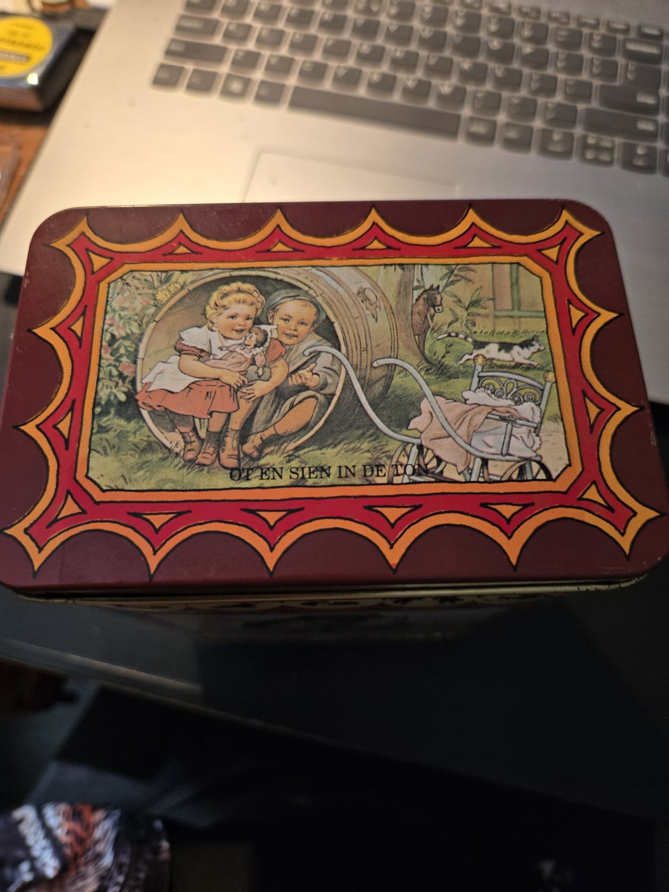 Blik: Royco Ot en Sien "Onder Moeders Paraplu"