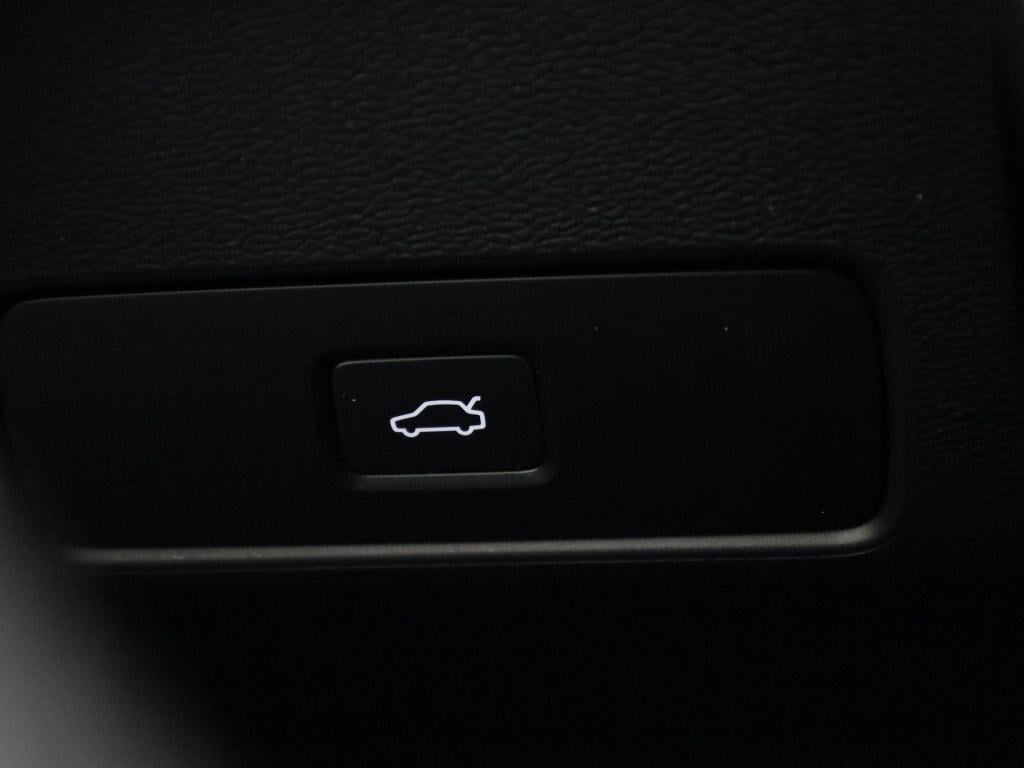 Volvo XC40 single motor extened range core 82 kwh | automaat | apple carpla