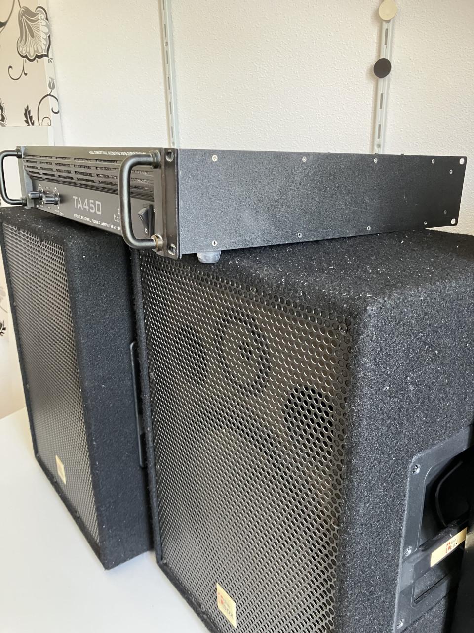 T.amp versterker met boxen 2x200W